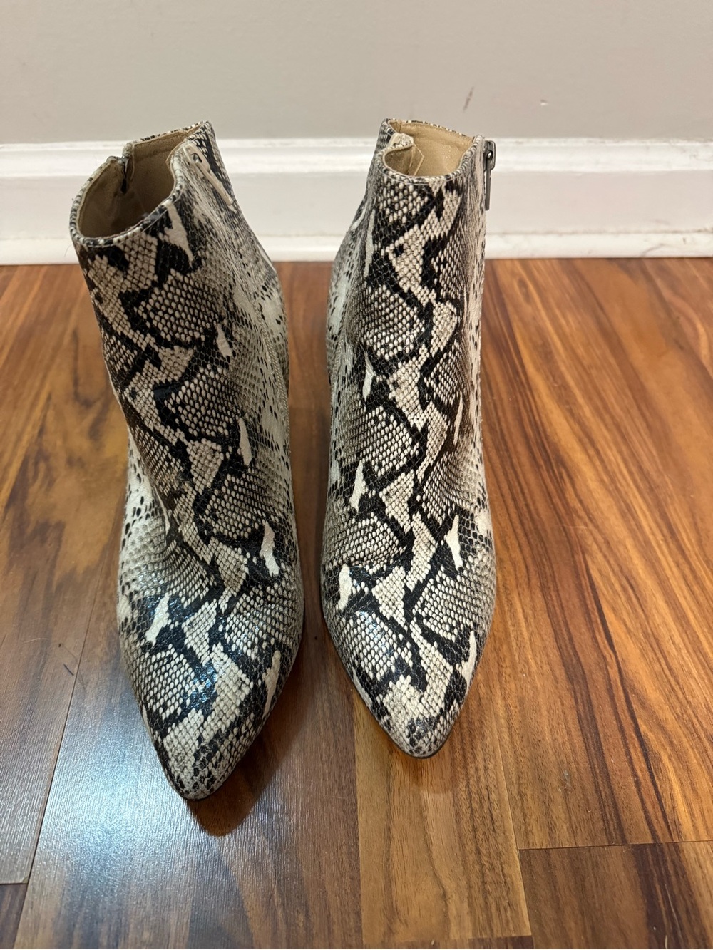 Source Unknown Snake-Print Pointed Toe Ankle Boots - Black & Cream